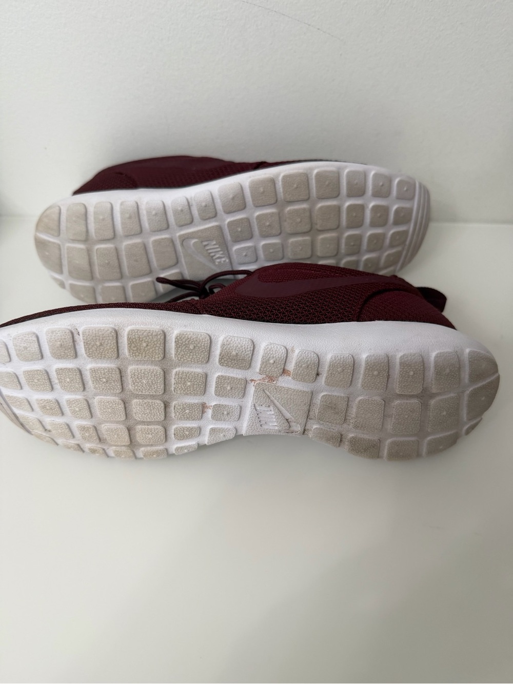 Nike Men’s Maroon Mesh Athletic Sneakers with White Soles Size 11.5 - Picture 9 of 10